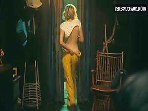 Carrie Coon butt, Nude scene in The White Lotus (2021-2025) 17