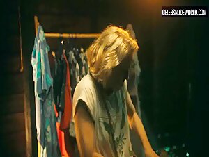 Carrie Coon butt, Nude scene in The White Lotus (2021-2025) 20