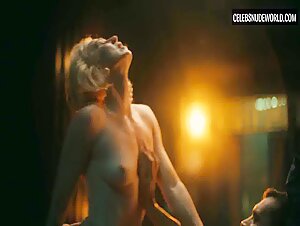 Carrie Coon butt, Nude scene in The White Lotus (2021-2025) 5