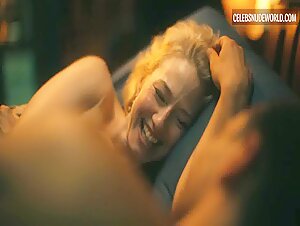 Carrie Coon butt, Nude scene in The White Lotus (2021-2025) 8