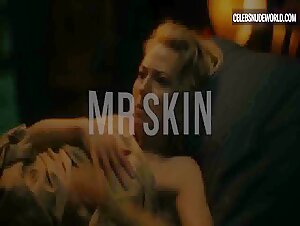 Carrie Coon butt, Nude scene in The White Lotus (2021-2025) 9
