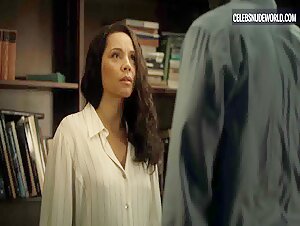 Carmen Ejogo Brunette, Sexy scene in True Detective (2014-2024) 20